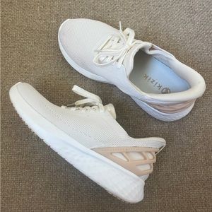Kizik Athens sneakers in white crème
